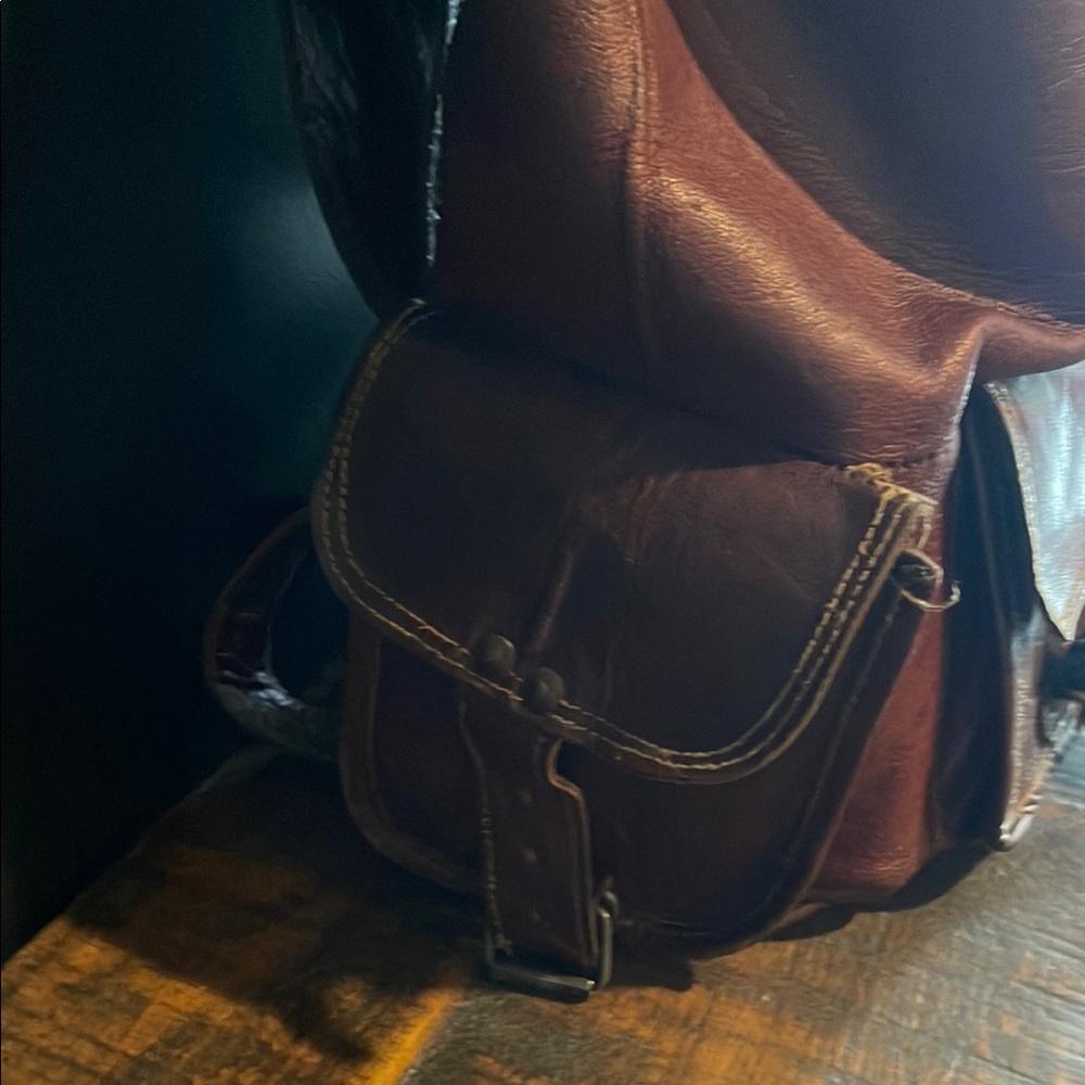 Vintage Brown Genuine Leather Backpack 🎒 - Picture 11 of 13